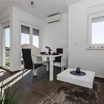 One-bedroom Saldun With Sea View 09 Trogir