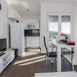 One-bedroom Saldun With Sea View 09 Lejlighed