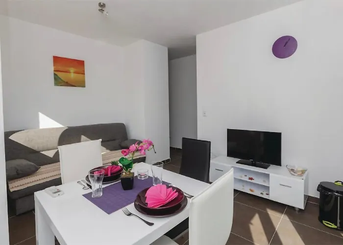 One-Bedroom Apartment Saldun With Sea View 09 *