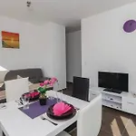 One-Bedroom Apartment Saldun With Sea View 09 *