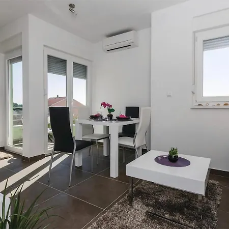 One-bedroom Saldun With Sea View 09 Трогир