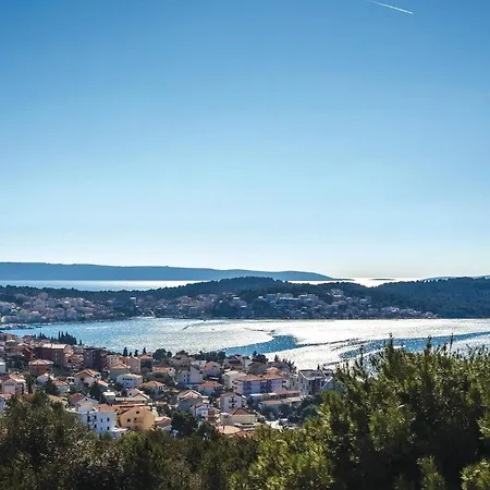 Apartment One-Bedroom Apartment Saldun With Sea View 09 Trogir