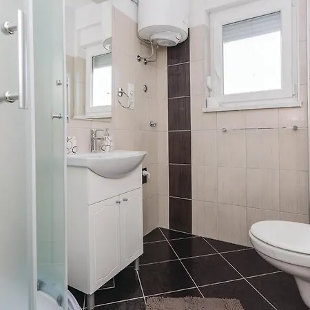 One-bedroom Saldun With Sea View 09 Appartement *