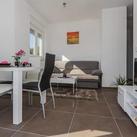 Appartement One-bedroom Saldun With Sea View 09 Trogir