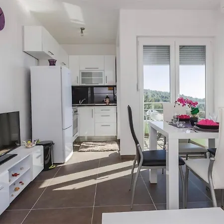 One-bedroom Saldun With Sea View 09 Appartement